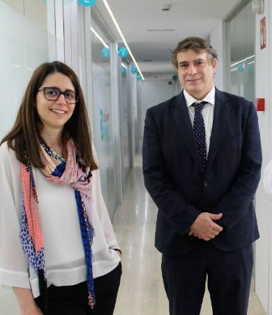 2022 09 22 Los doctores Martín Broto e Hindi, responsables de la Unidad de Sarcomas de la FJD y OncoHealth